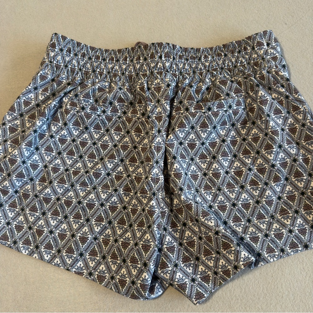 Athleta Women's Printed Drawstring Shorts, 2 Zipper Pockets Size 2 - Picture 3 of 12